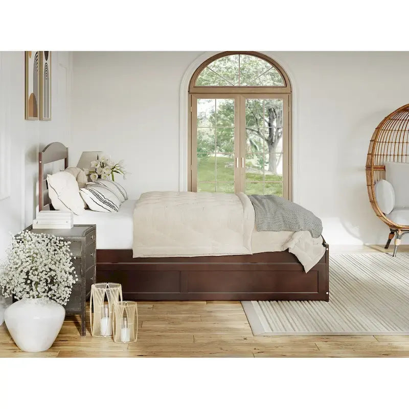 Lit plateforme en bois massif avec pied de lit et lit gigogne double XL