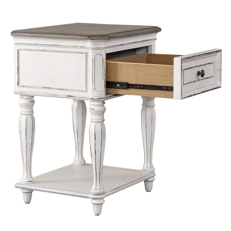 Table de nuit avec pieds blancs de style ancien